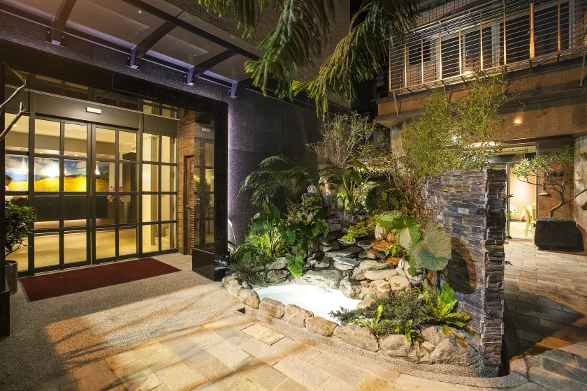 Citizen Hotel - Image 1