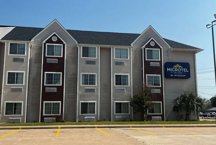 Microtel Inn & Suites by Wyndham Houston - Image 1