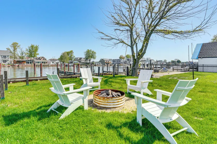 4 Boat Slips: Getaway on Mouth of Clinton River! - Image 1