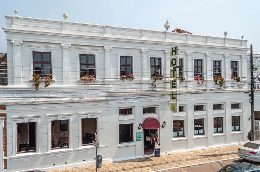 Central Palace Hotel - Image 1