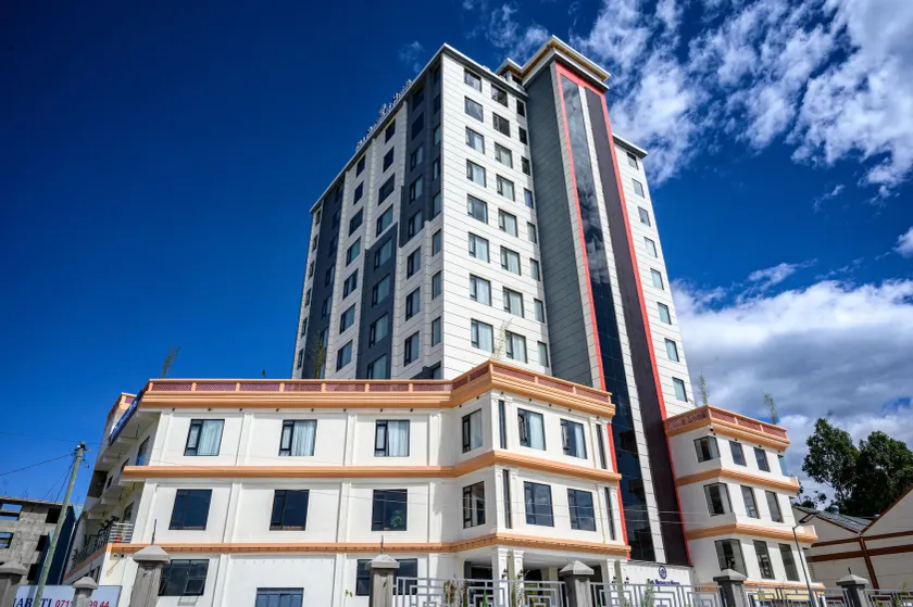 Tha Nickolee Hotel - Image 1