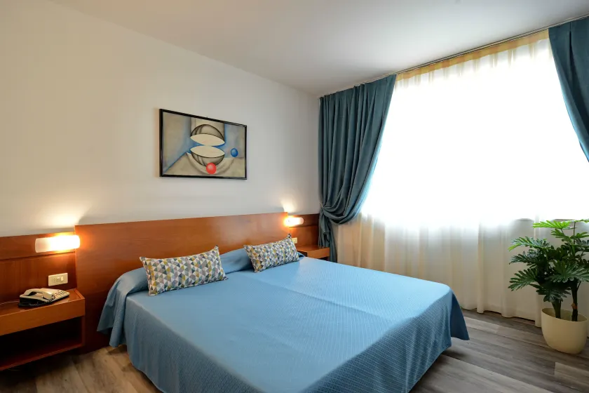 Hotel Krystal - Image 1