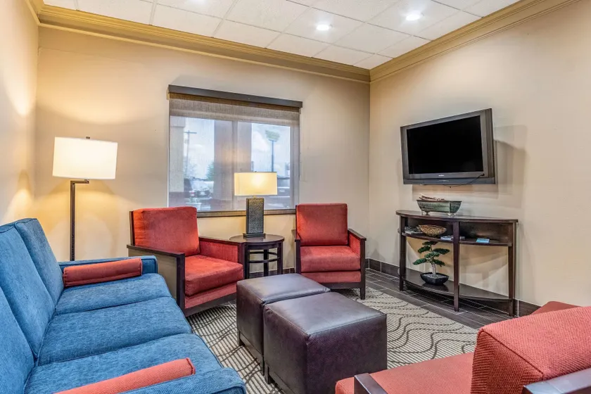 Comfort Inn & Suites Tuscumbia-Muscle Shoals - Image 1