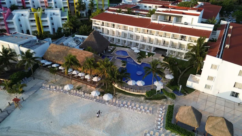 Cancun Bay All Inclusive Hotel - Image 1
