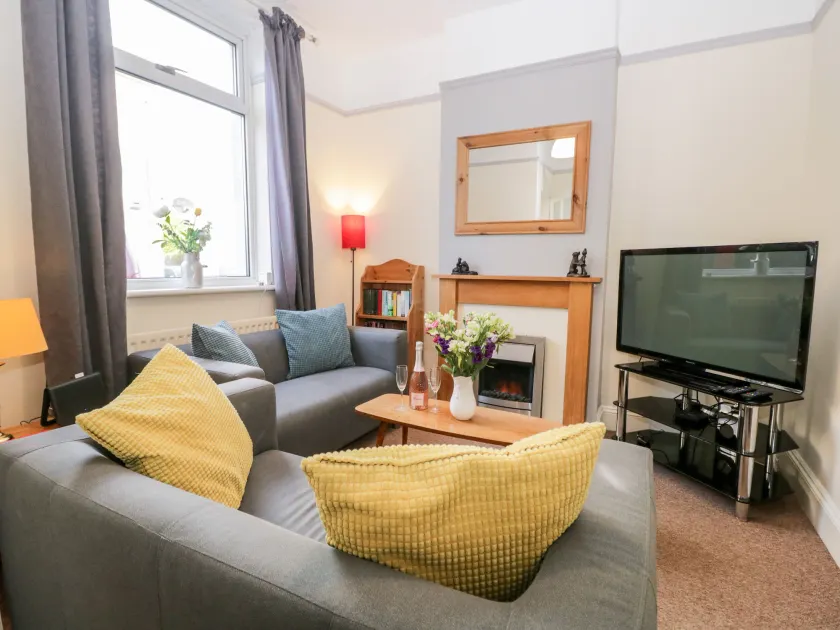 Combe Cottage - Image 1