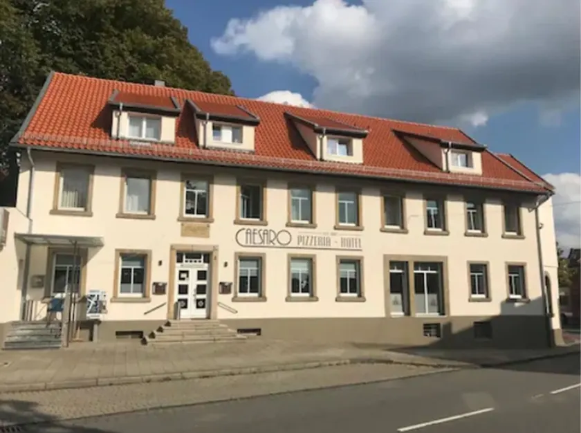 CAESARO Hotel & Pizzeria - 20 Jahre Familienunternehmen - Image 1