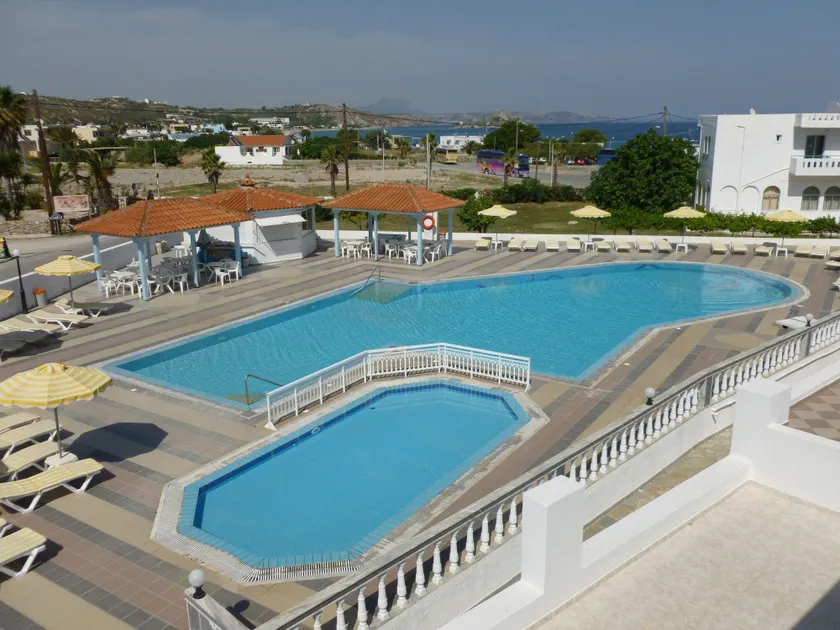 Kamari Bay Hotel - Image 1