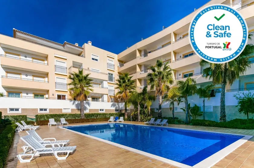 A05 - Luxury 1 Bed Fully Equipped with Pool - Image 1