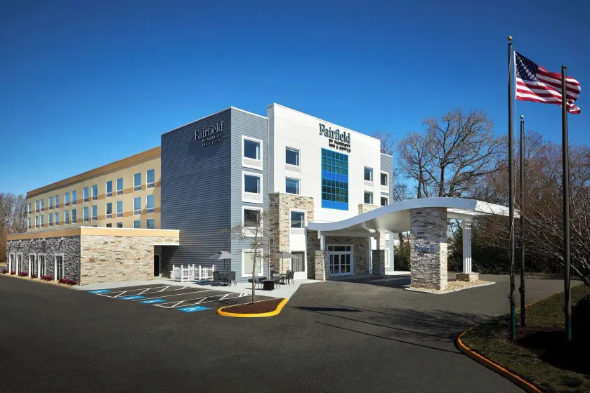 Fairfield Inn & Suites by Marriott Virginia Beach/Norfolk Airport - Image 1