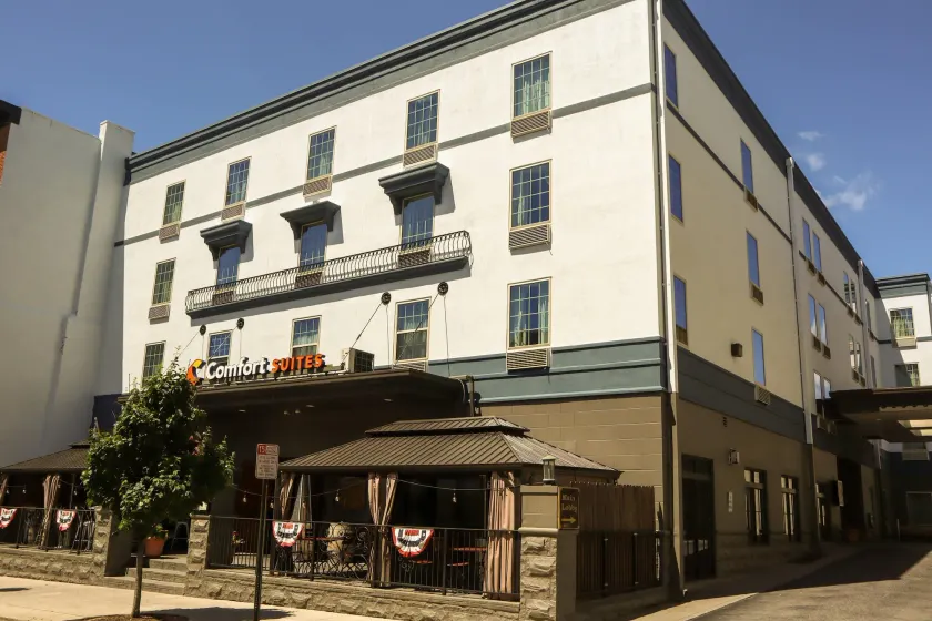 Comfort Suites Downtown Carlisle - Image 1