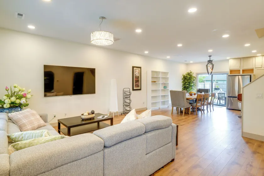 1 Mi to Downtown: New Albany Home w/ Yard - Image 1