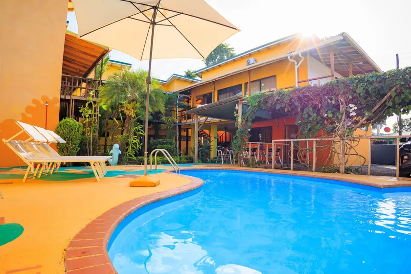 Hotel La Casa de las Flores Cahuita - Image 1
