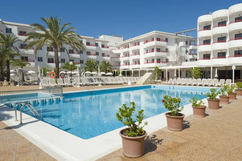 Coral Star Hotel - Image 1