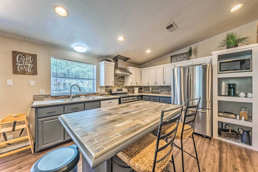 Cozy Cloudcroft Cabin w/ Deck & Gas Grill! - Interior