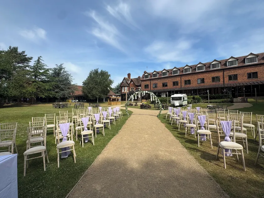 Mercure Hull Grange Park Hotel - Image 1