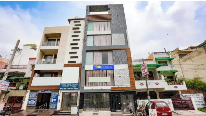 FabHotel Shine Inn - Image 1
