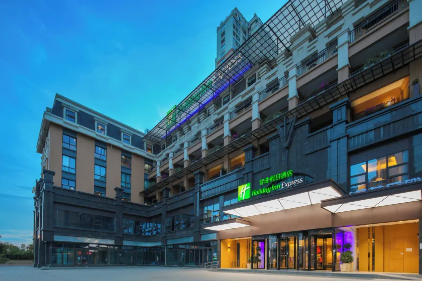 Holiday Inn Express Chengdu East Railway by lHG - Image 1