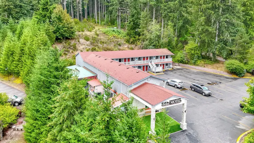 Belfair Motel - Image 1