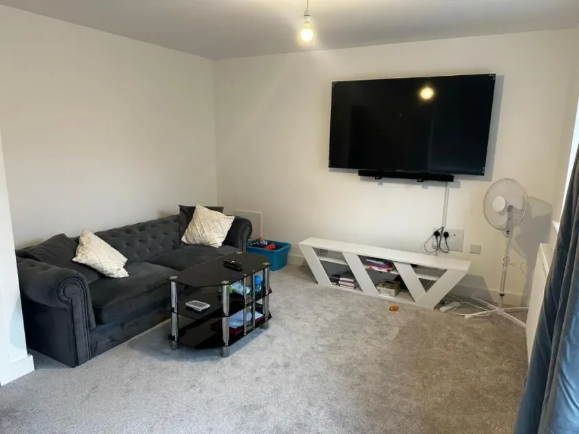 Charming 2-bedroom House Rental in Newport, UK - Image 1