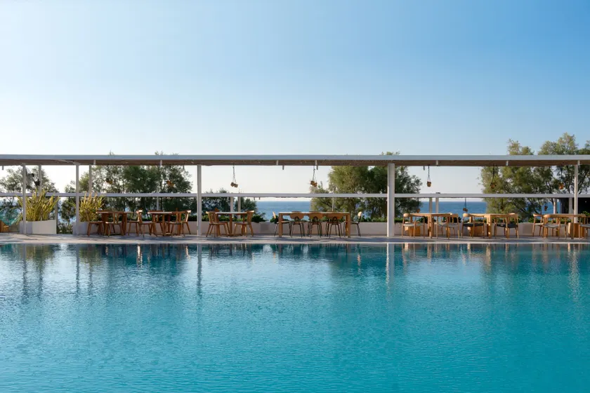 Kamari Beach Hotel - Image 1