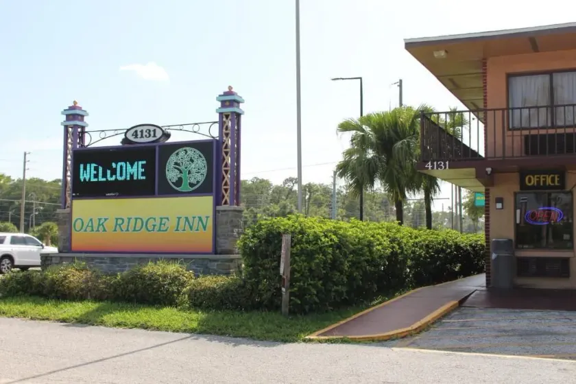 Oak Ridge Inn - Image 1