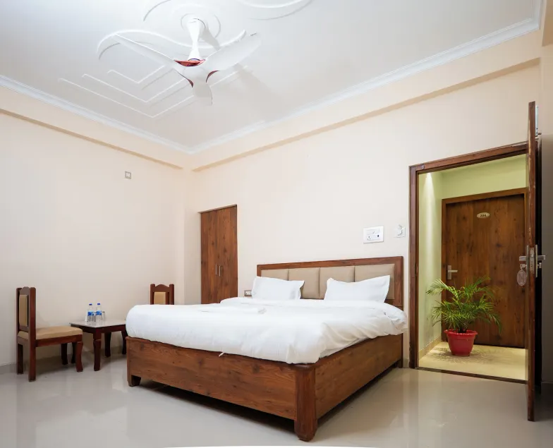 HOTEL SHIVA NILAY INN - Image 1