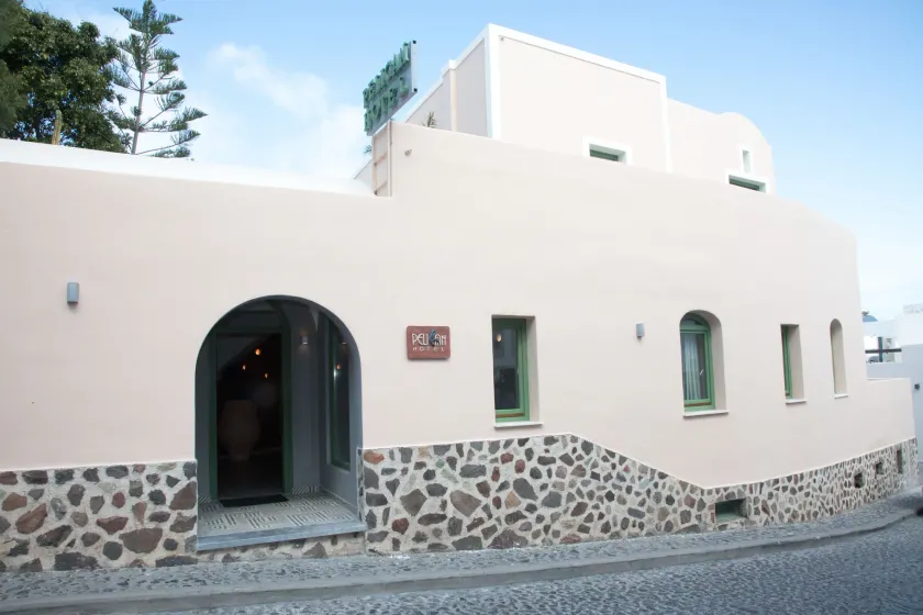 Pelican Hotel - Image 1