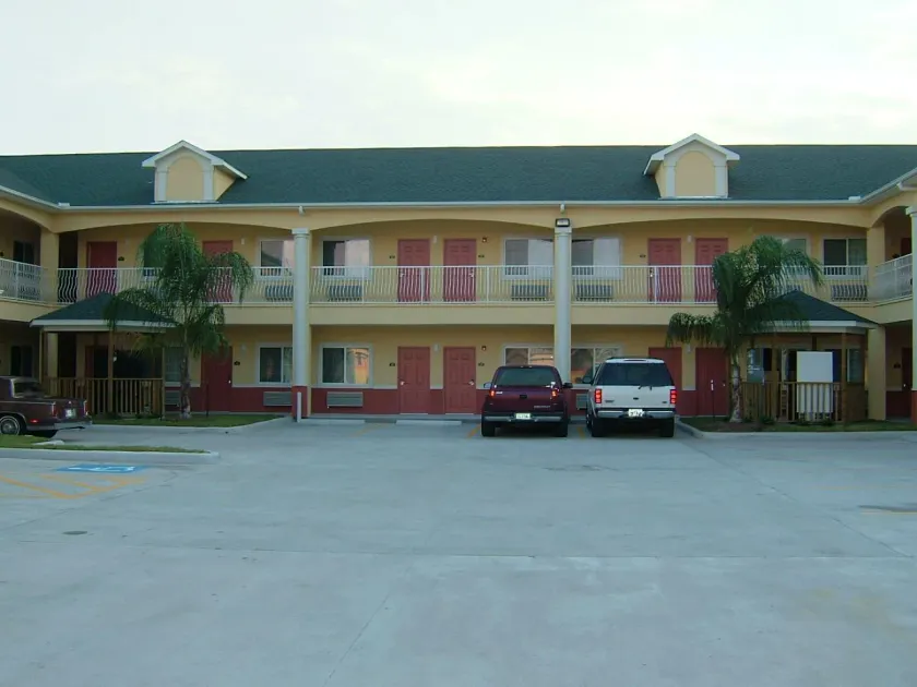 The Symphony Inn & Suites - Image 1