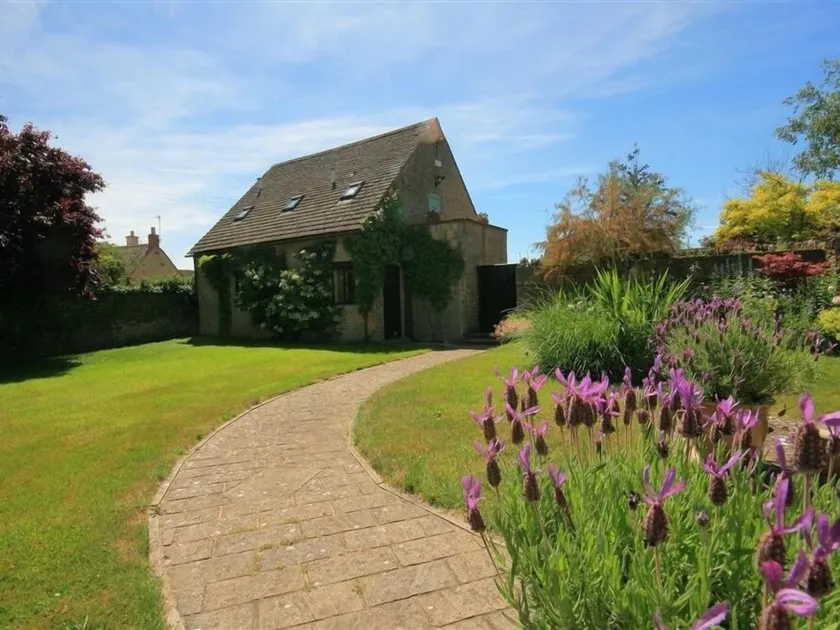Temple Mews - Image 1