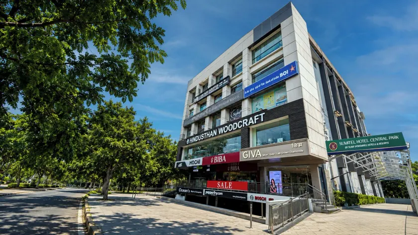 Sumitel Central Park Hotel & Banquet - Image 1