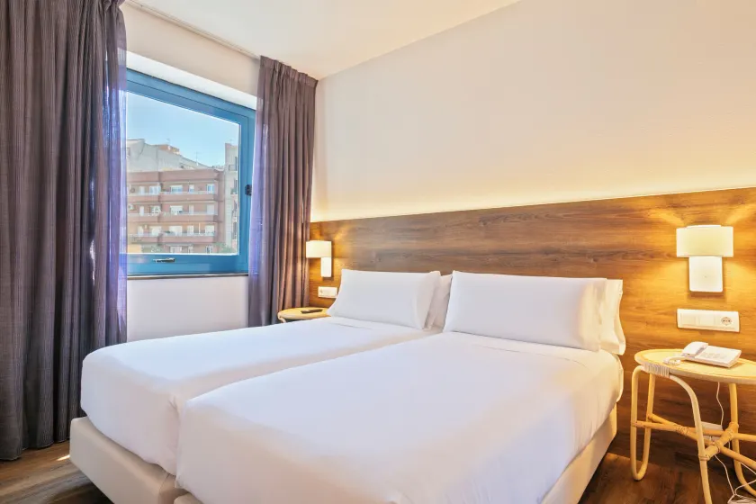 Hotel Acta Azul Barcelona - Image 1