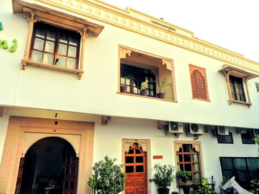 Hotel Kishan Kunj - Image 1