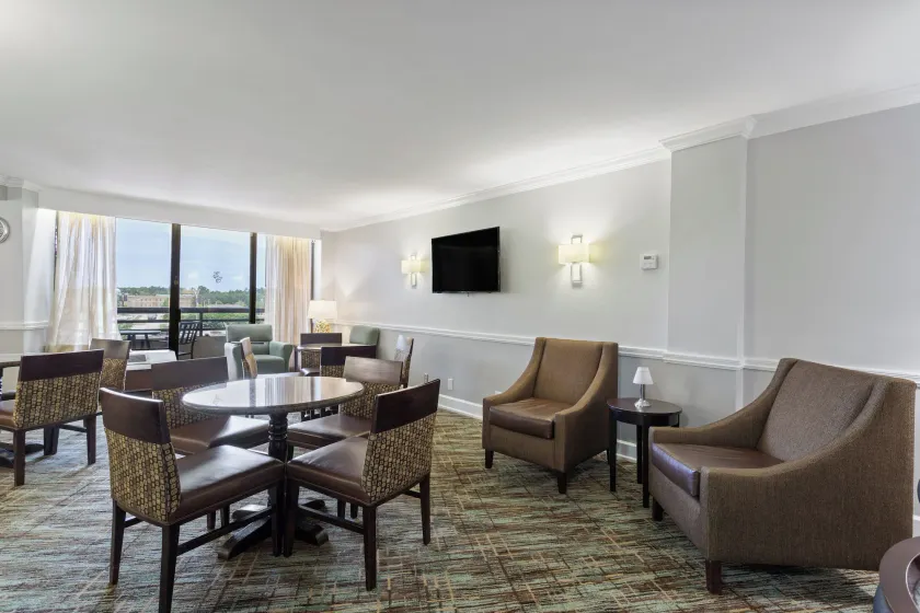 Crowne Plaza Executive Center Baton Rouge by IHG - Lobby