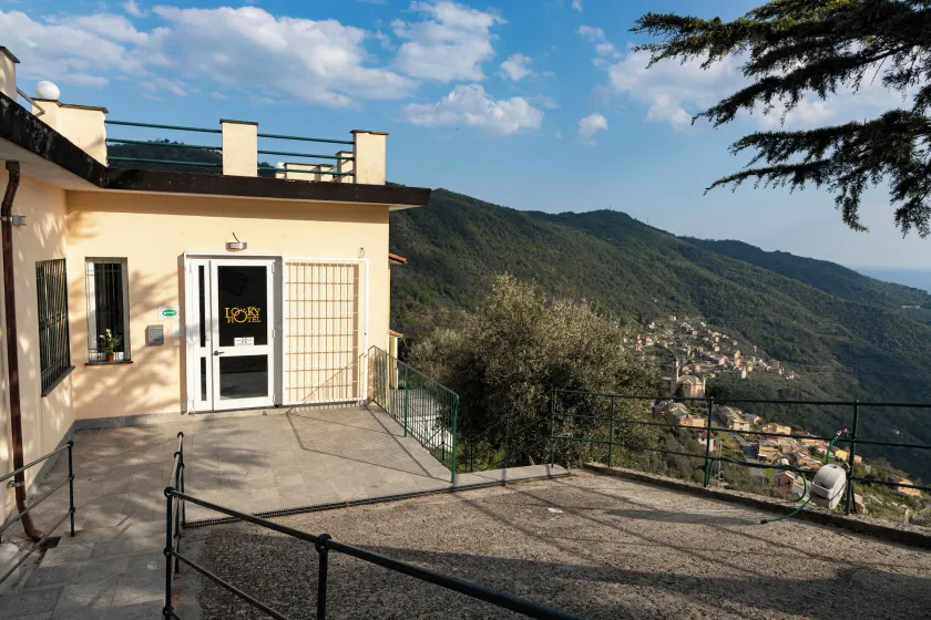 Looky Hotel - Image 1