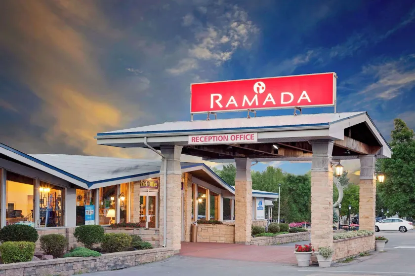 Ramada by Wyndham 1000 Islands Gananoque - Image 1