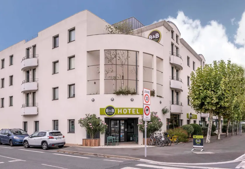 B&B Hôtel La Rochelle Centre - Image 1