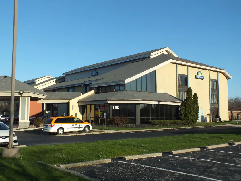 Days Inn by Wyndham Indianapolis Northeast - Image 1