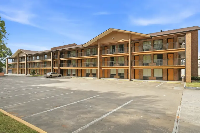 American Inn and Suites - Atlanta Airport Jonesboro I-75 - Image 1