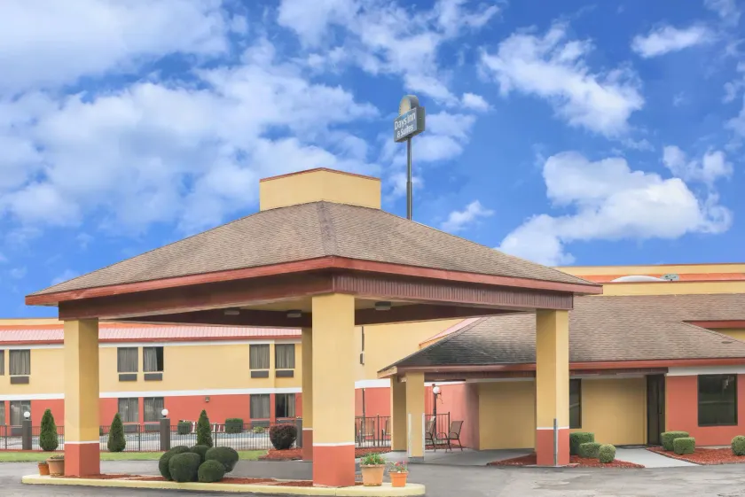 Days Inn & Suites by Wyndham Casey - Image 1