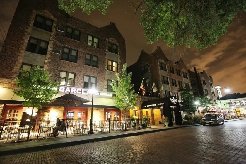 Carleton of Oak Park - Image 1