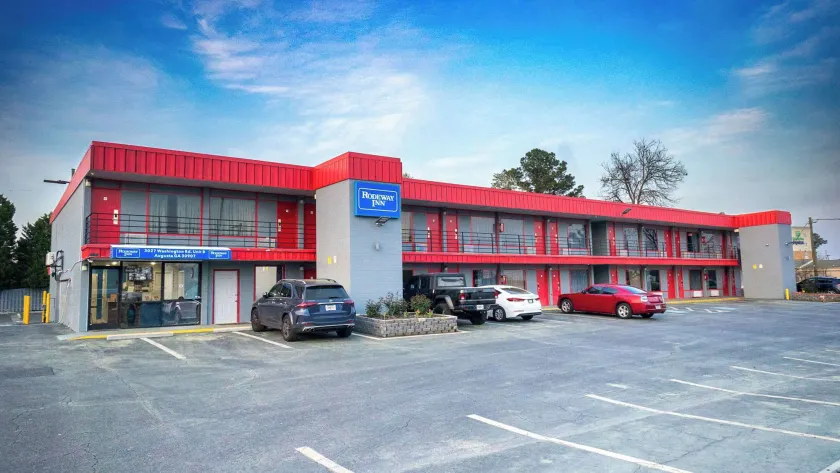 Rodeway Inn - Image 1