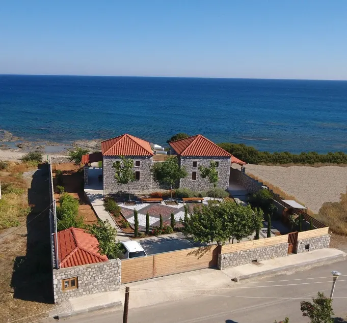 Alisahni Beachfront Villas - Image 1
