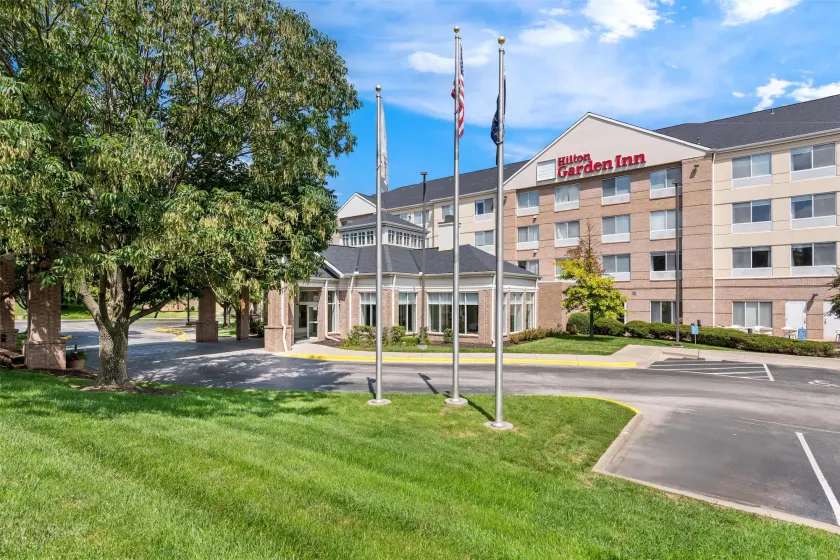 Hilton Garden Inn Overland Park - Image 1