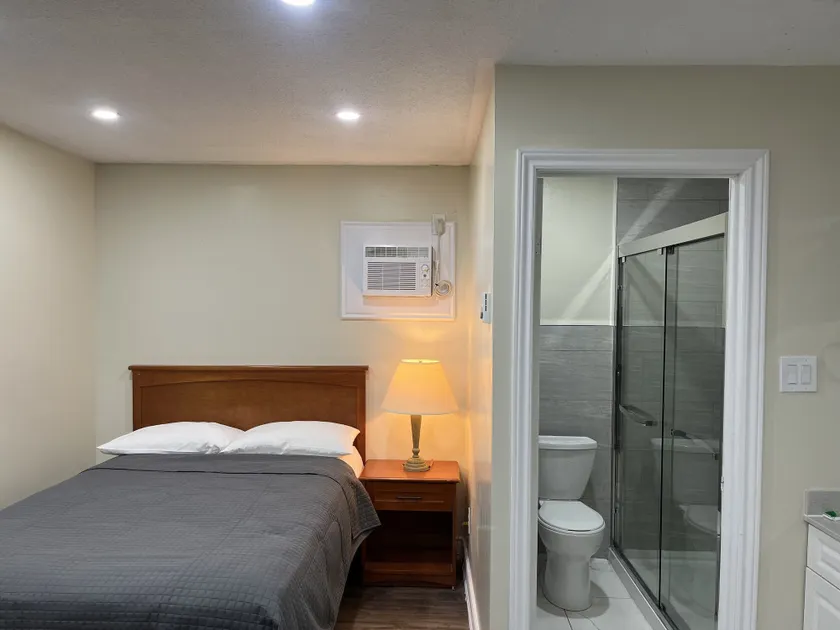 Cedar Springs Motel - Image 1