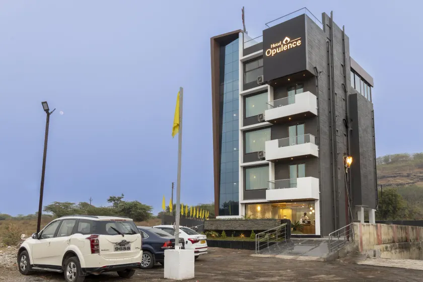 Hotel Opulence - Image 1