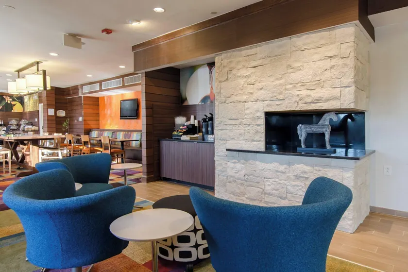Fairfield Inn and Suites by Marriott Potomac Mills Woodbridge - Image 1