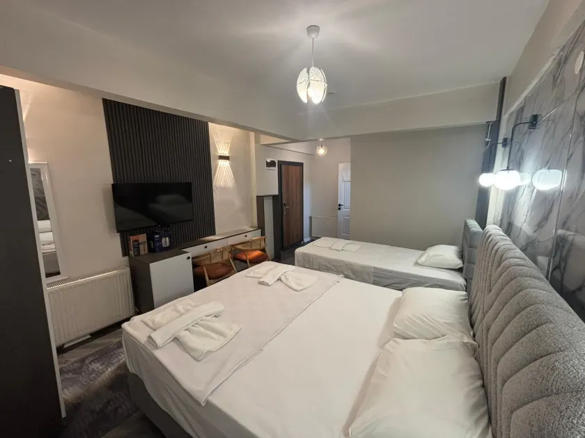 Klas Otel - Image 1