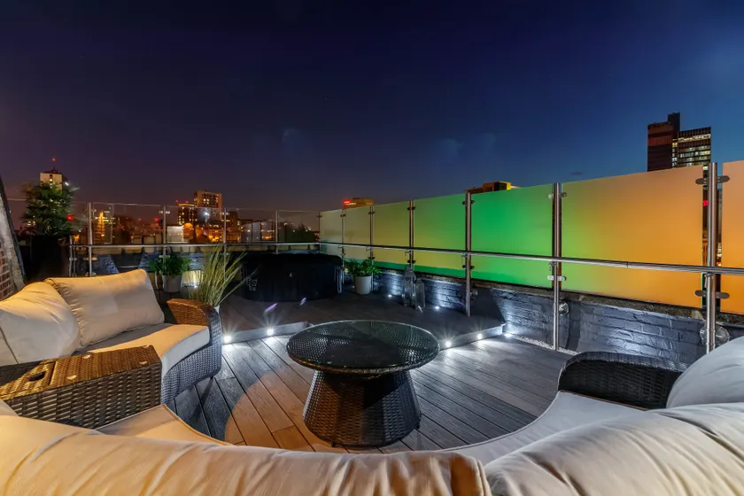 Swan Street Townhouse Hot Tub & Roof Terrace - Image 1