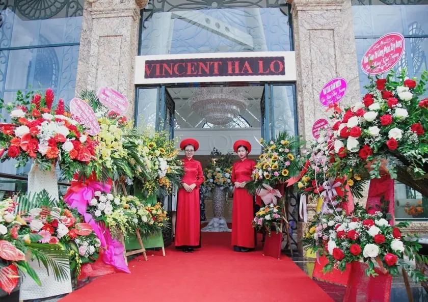 Vincent Halong Hotel - Image 1