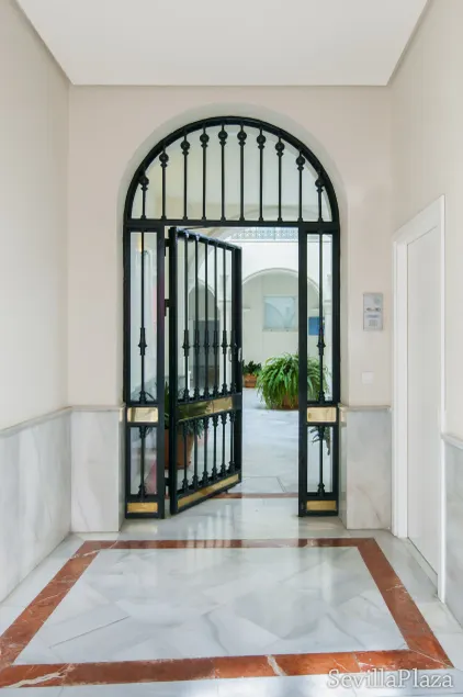 Suites Sevilla Plaza - Hall